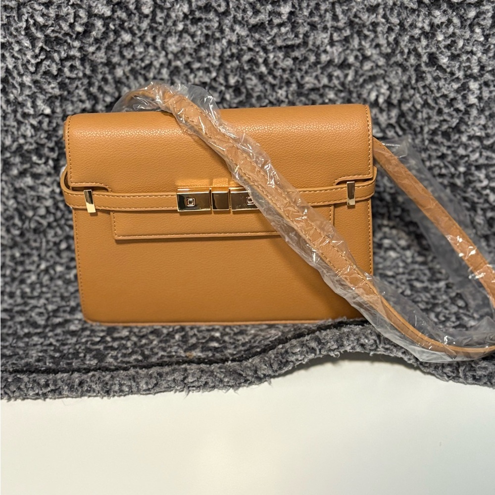 Elegant Tan Leather Shoulder Bag